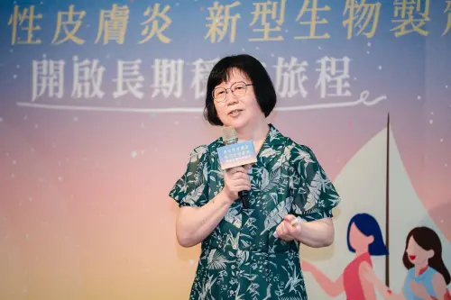 ▲臺灣皮膚科醫學會 趙曉秋理事長簡報分享（圖／異位性皮膚炎病友協會提供）