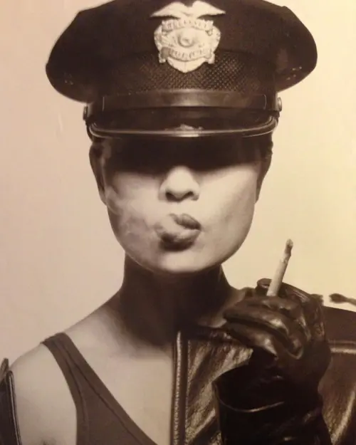▲比莉以前衛穿搭美學、動感唱跳實力，以及無畏做自己的性格，被各界譽為「台版瑪丹娜」。（圖／翻攝自比莉IG@billiethefashionkilla）