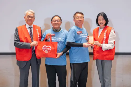 台新新光金助信義育幼院童圓夢　董座吳東亮驚喜收《感謝你的愛》