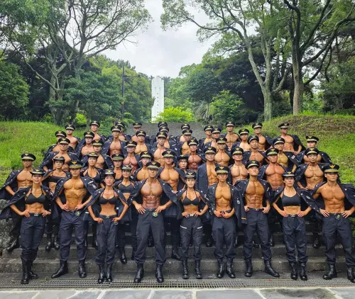 ▲南韓健美警察月曆自2018年發行，至今已累積募得1.5億韓元。（圖／截自臉書＠경찰 보디빌더 박성용）