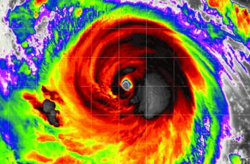 台灣根本閃不掉！巴威「補血成功變更肥巨獸」　3地風雨最猛確定