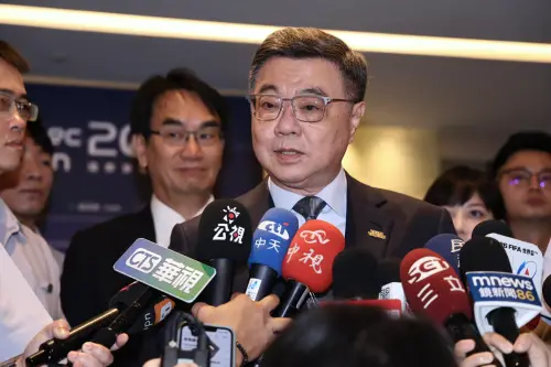 卓榮泰還原致癌油處理時序　被問衛福部長下台也回應了