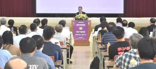 ▲財政部關務署副署長趙台安(站立者)致詞。(圖／關務署高雄關提供)