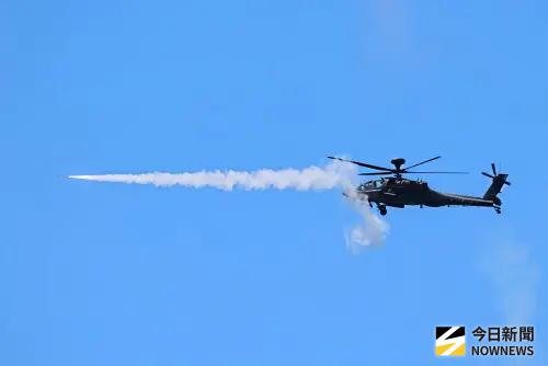 ▲「神鷹操演」AH-64E阿帕契攻擊直升機升實兵實彈展現精銳戰力。（圖／記者莊全成攝，2026.07.07）