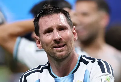 ▲在2026世界盃16強淘汰賽中，阿根廷（Argentina）以3：2驚險逆轉埃及（Egypt）。球王梅西（Lionel Messi）在聽到終場哨響後激動落淚，有如死裡逃生。（圖／路透／達志影像）