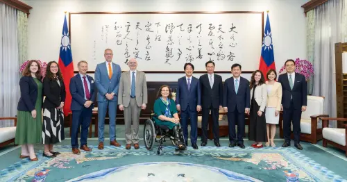 達克沃斯等國際友人來訪！林佳龍：民主路上有夥伴並肩同行