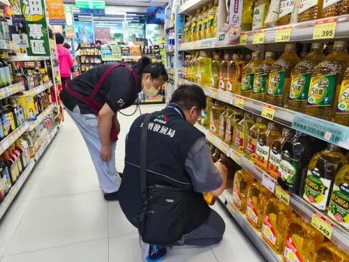 吃火鍋、拌麵都可能用到！致癌油流入多款醬料　台中公布最新名單