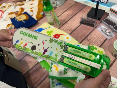 ▲7-11皮克敏餐具組，售價399元：有筷子、叉子、湯匙的三入組隨身餐具。（圖／記者鍾怡婷攝）