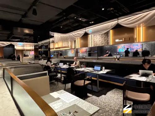 ▲旭集進駐台中大遠百8樓，店內規劃469坪、367個座位，空間寬敞明亮，動線流暢，（圖／記者金武鳳攝，2026.7.8)