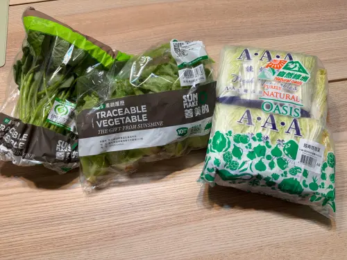 ▲記者家人昨衝全聯、好市多買蔬菜，地瓜葉、大陸妹一包直逼50元，大陸妹也變得很迷你。（圖／記者徐銘穗攝,2026.07.09）