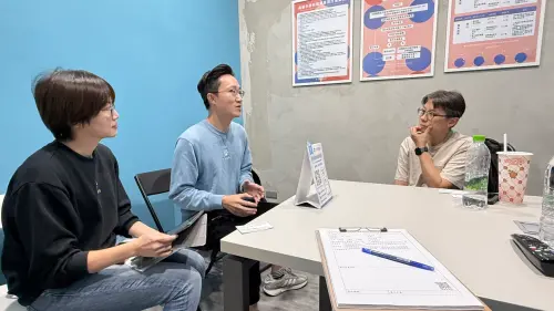 ▲「創業能量加速器」透過分級培育機制，依青創團隊不同發展階段提供體質診斷、資源媒合與客製化陪跑服務，打造更精準的創業支持系統。（圖／高市府青年局提供）