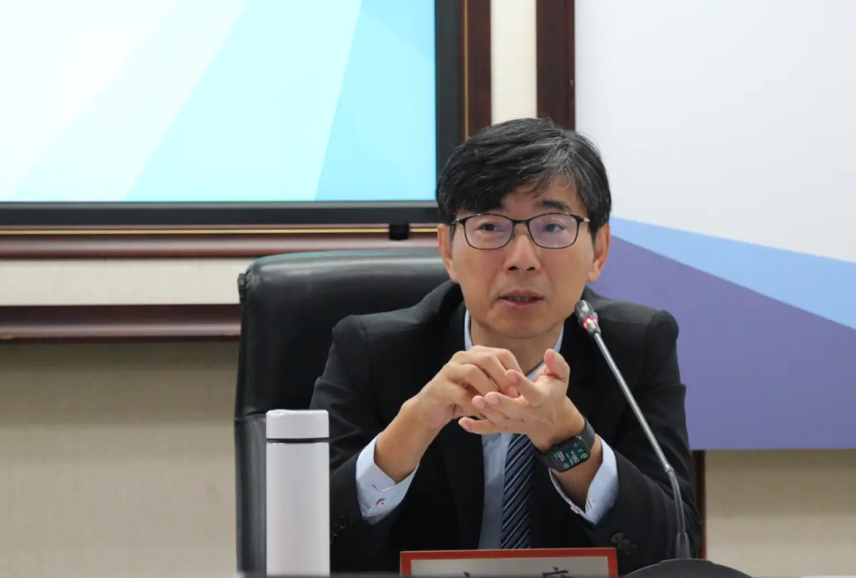 ▲邱求慧表示，如果有企業主誤解導入AI後，就可以解雇現有員工，那可能不僅無法解決問題，還可能會出現重大虧損，必須要設法把原本的勞工回聘，「這個一定是會後悔。」（圖／記者鍾泓良攝影）