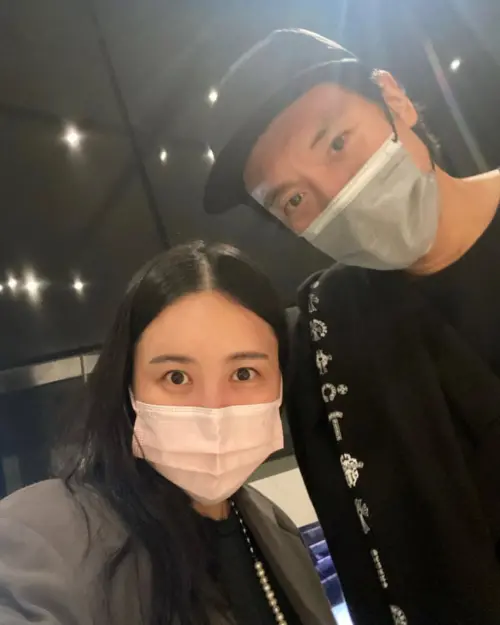 ▲權達美（左）今天宣布懷上女兒，名為金伊宇（김이우，音譯）。右為老公金敏俊。（圖／IG@damikwon_）