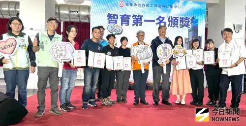 培養未來職場的挑戰！高雄市勞工局辦產訓合作職前訓練班結訓儀式