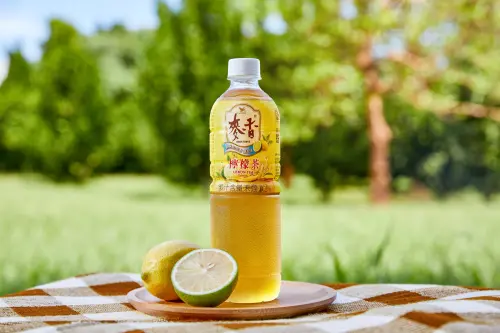▲在陽光下享受戶外時光，來一瓶麥香檸檬茶，清爽的檸檬香與回甘茶味，陪伴每一刻夏日相聚。 (圖/NOWNEWS攝)