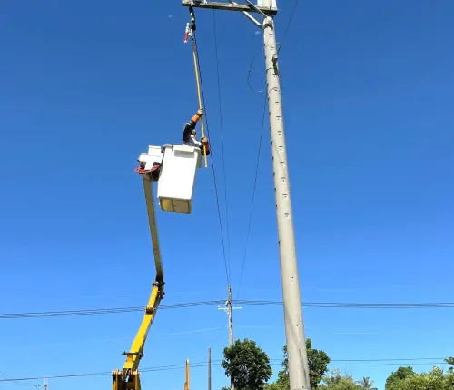 ▲台電公司鳳山區營業處為因應強烈颱風巴威來襲持續增強，加強戒備防颱工作。(圖／台電公司鳳山區營業處提供)