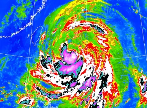 ▲巴威颱風將在11日中午到下午這段時間通過北部外海，原本擔心成為西北颱以及登陸的路徑機率已經大幅度降低。（圖/中央氣象署cwa.gov.tw）