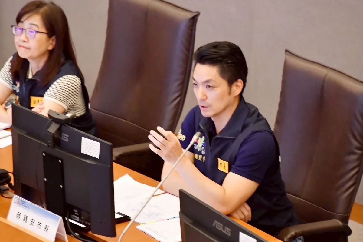 ▲民眾黨團主任陳智菡認為颱風停班課要理性務實，台北市長蔣萬安則說不能讓風險發生在民眾身上。（圖／北市府提供）