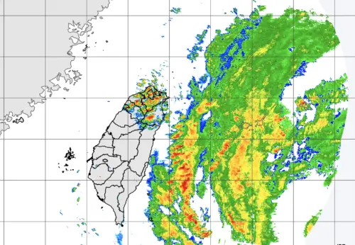颱風快到家門口了！巴威雨帶午後掃入台灣　台北等8縣市大雨特報