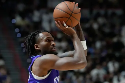 NBA榜眼打到見血！耳下竟留超深抓痕　狂背9犯他回1句話逗笑全網