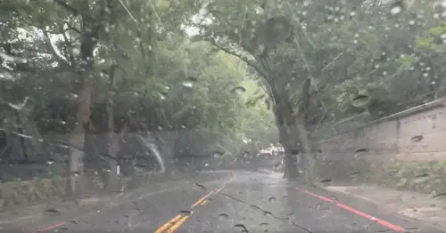 ▲陽明山大屯山測站今早測得10級強風，風雨在下午也逐漸變大。（圖／翻攝自Threads@mimiwangyungtsai）