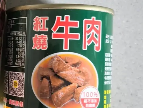 ▲於欣欣生技食品推出的「紅燒牛肉罐頭」在網路上評價極高，甚至有人直接一次買6罐回家。（圖／泡麵公社 泡麵俱樂部）