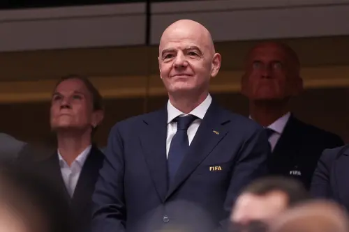 FIFA主席世界盃涉違反政治中立！IOC展開調查　最重判2年足球禁令