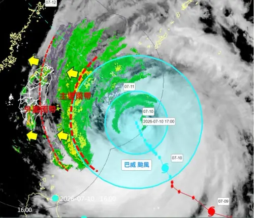 入夜暴風圈將觸陸！巴威「主要雨帶壓境」紫爆　超大豪雨下到明天