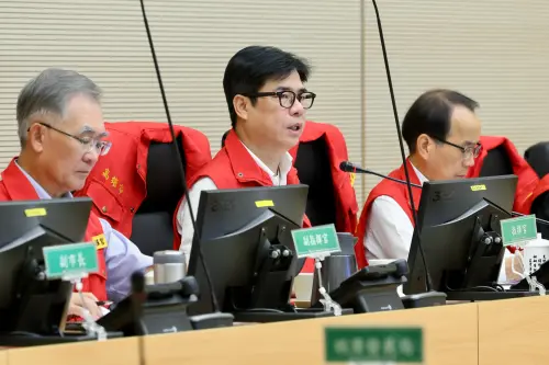 巴威襲台！高雄預防性撤離1184人　陳其邁急喊：別往海邊、山區