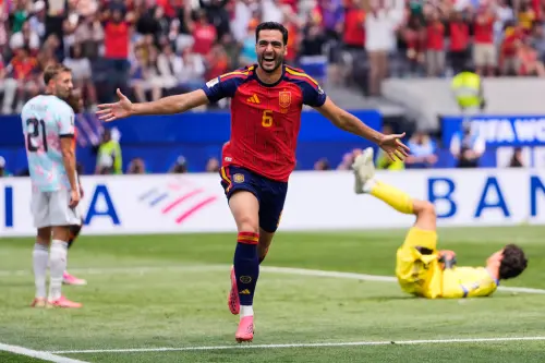 ▲2026世界盃8強，西班牙在第87分鐘，梅里諾（Mikel Merino）補刀射門，成功踢進絕殺球，替西班牙取得致勝的第2分，最終以2：1擊退比利時，取得4強門票。（圖／美聯社／達志影像）
