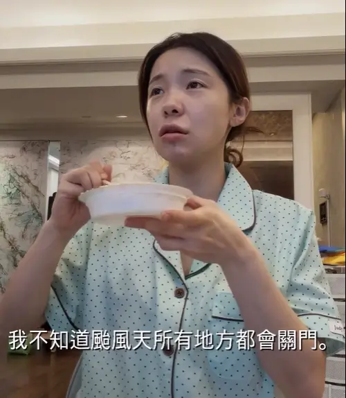 ▲李多慧沒買到防颱糧食，只能在家吃泡麵超無奈。（圖／翻攝自李多慧Threads@le_dahye）