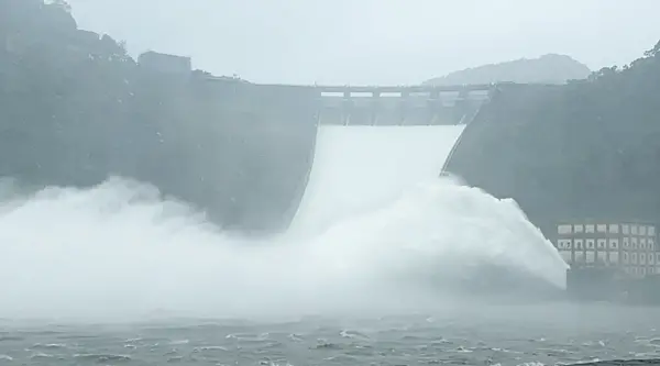 一夜狂瀉1672萬噸！石門水庫放水中　曾文水庫水情最新、多座快滿