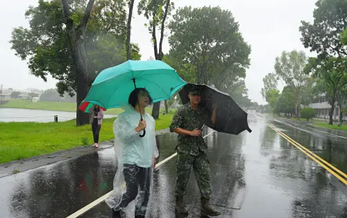 颱風巴威風雨增強　何欣純赴光隆營區滯洪池關切
