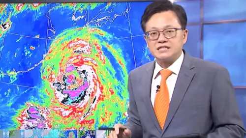 戴立綱戴「鮭魚肚領帶」一本正經講解巴威　觀眾全笑瘋：還有油脂
