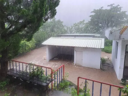 巴威豪雨狂炸新竹！那羅溪暴漲淹派出所　員警緊急撤離