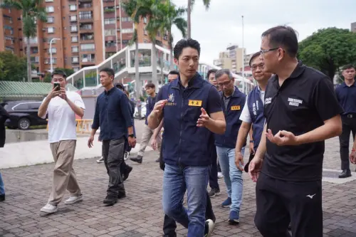 巴威颱風害大考延期！雙北市長赴考場視察　蔣萬安遭嗆「別作秀」