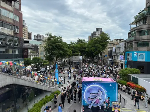 北車人潮轉移中山站！《Pokémon GO》超夢開打　現場玩家塞爆