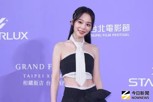 孫淑媚北影紅毯露水蛇腰、蜜大腿　陳意涵一走動黑色胸罩快跑出來