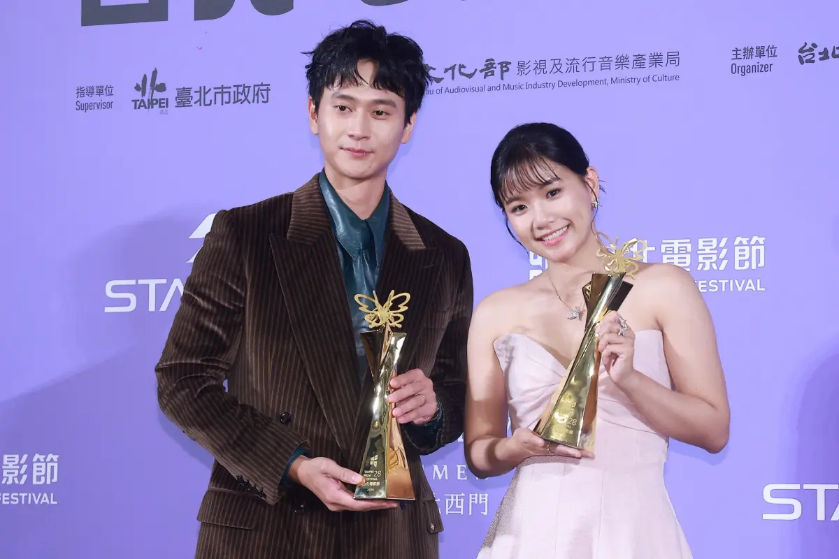 ▲劉冠廷（左）以《雙囍》拿下第28屆台北電影節影帝，影后則由《恨女的逆襲》林怡婷（右）拿下。（圖／記者葉政勳攝）