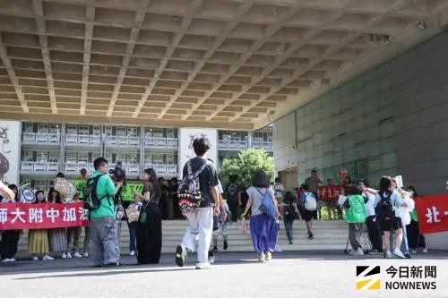分科測驗化學科登場　高中老師看試題依舊偏難、讚許媲美諾貝爾獎