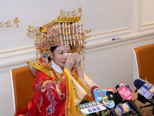 ▲張秀卿在記者會上忍不住落淚。（圖／三立提供）