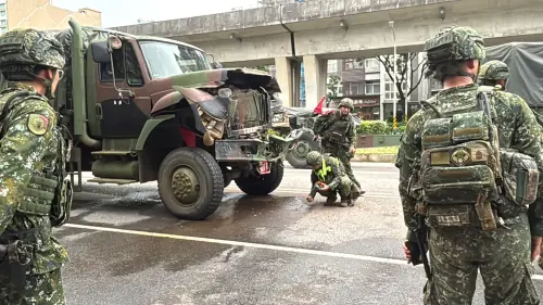 快訊／國軍操演首日就出車禍！中型戰術輪車車頭撞毀畫面曝
