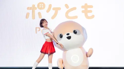 ▲讀賣巨人隊啦啦隊VENUS成員SAYA分享心得，表示會帶著Poketomo工作、逛夜市，透過日常聊天建立療癒陪伴感。(圖／翻攝畫面)