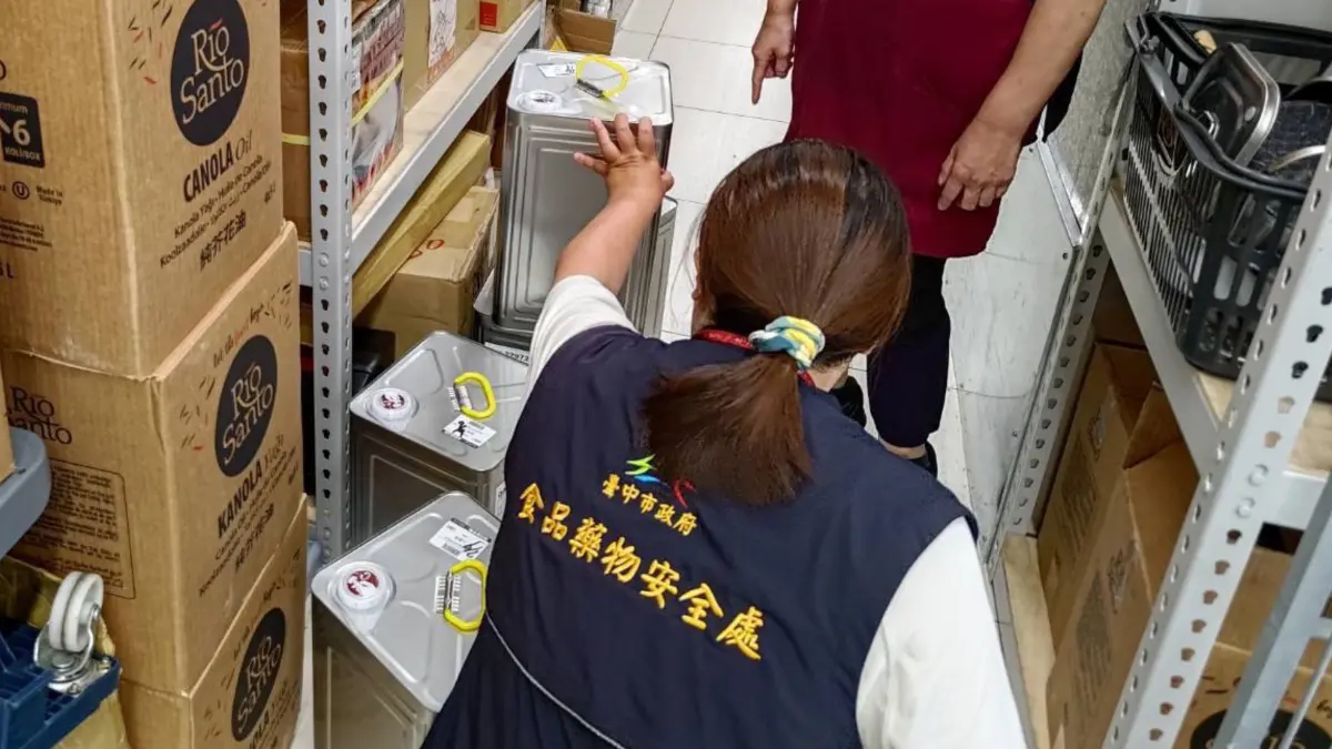 ▲中聯油脂致癌沙拉油連環爆，最新中鏢名單赫見全聯阪急麵包、愛之味、頂呱呱、點點心等，官方緊急回應了。（圖／台中市食安處fds.taichung.gov.tw）