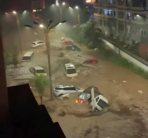 巴威登陸中國2天「中心還在捲」！河北暴雨車輛滅頂　北韓緊張了