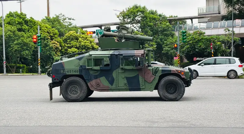    ▲M1167拖式飛彈車行經桃園青埔，前往戰術位置（圖／記者陳韻年攝 2026,07,13）  