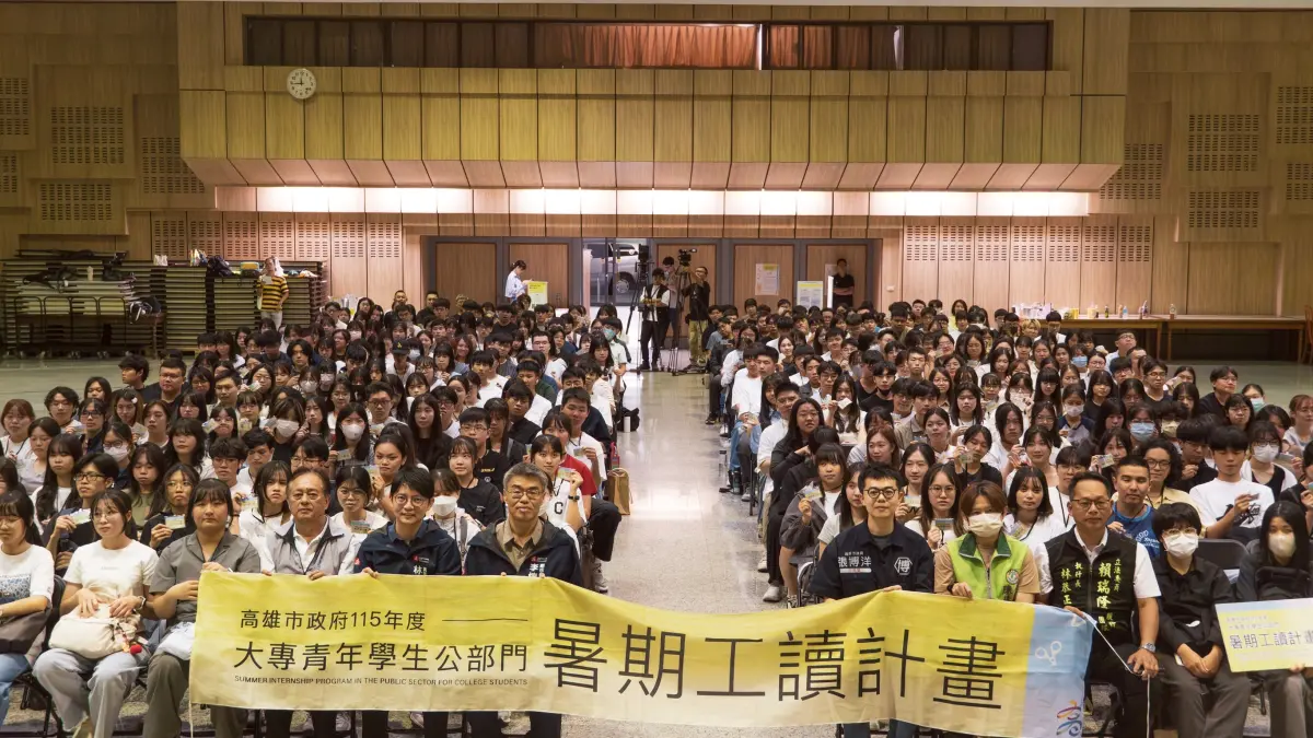 ▲高雄市政府13日辦理115年度大專青年學生公部門暑期工讀職前講習，高雄市副市長李懷仁與青年局長林楷軒，以及關心青年政策的市議員張博洋均出席，勉勵青年展開公部門職涯初體驗。（圖／高市府青年局提供）
