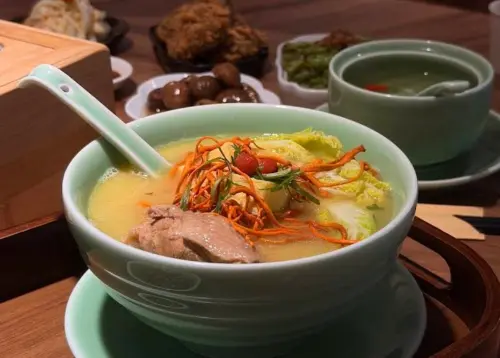 ▲青嬌由一對夫妻共同經營，以雞湯料理為核心，結合在地食材詮釋江浙風味。（圖／翻攝自Google map）
