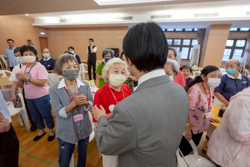    ▲ 賴清德參訪慈濟基隆靜思堂。（圖／總統府提供）  