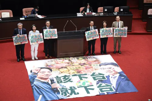 卓榮泰專報致癌油遭藍白抗議！議場高喊「沒有食安、沒有院長」